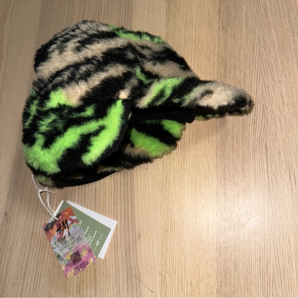 H&M innovation co-exist collection fleece hat - Picture 5 of 8